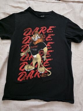 DARE Darren The Lion Graphic Tee - Black with Red Print Small‎